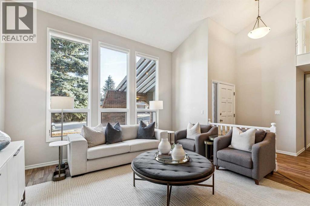 House for Sale in 3335 OAKWOOD Drive SW|Calgary, Alberta T2V4V6 3