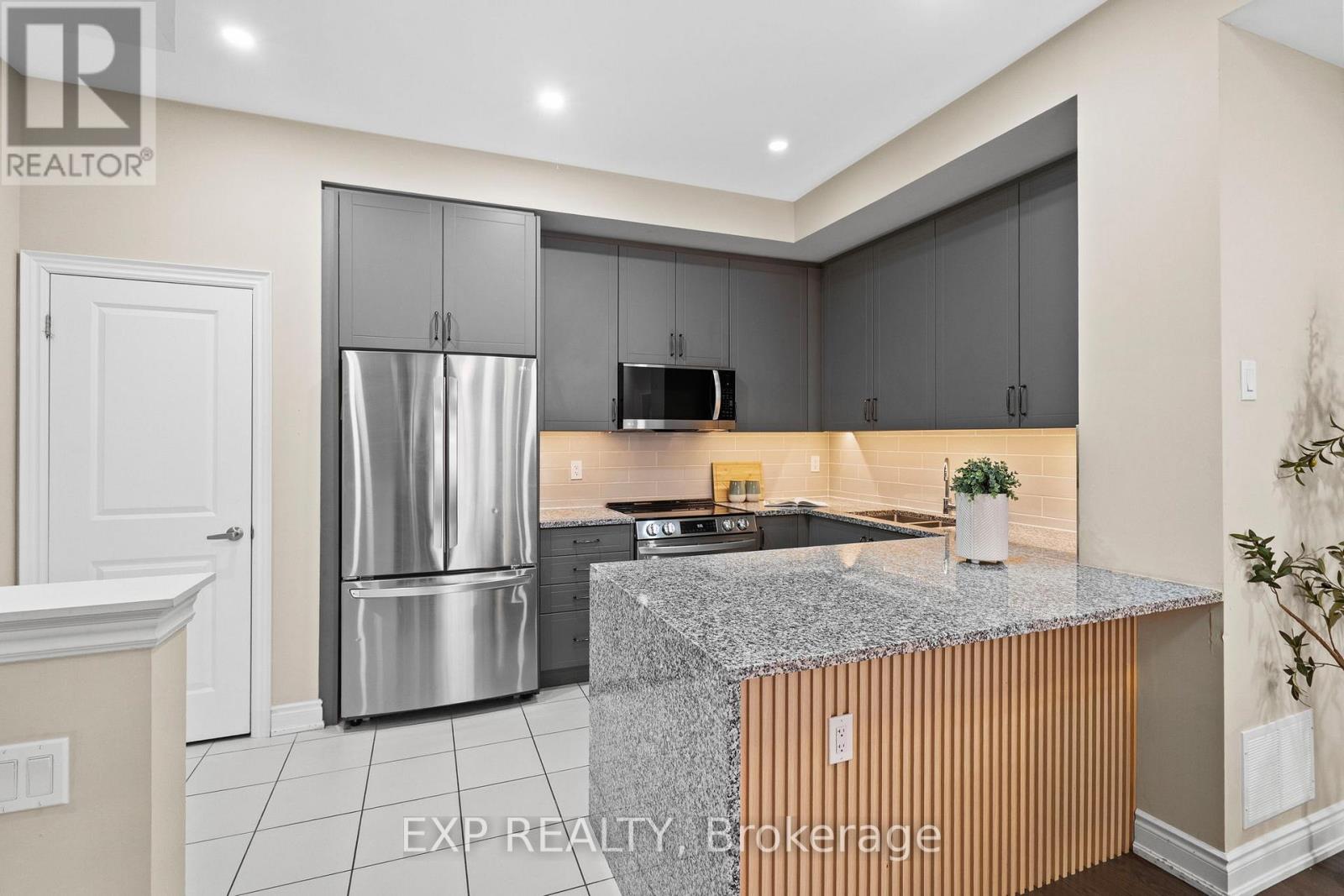 Row / Townhouse for Sale in 139 - 55 LUNAR CRESCENT|Mississauga (Streetsville), Ontario L5M2R2 2