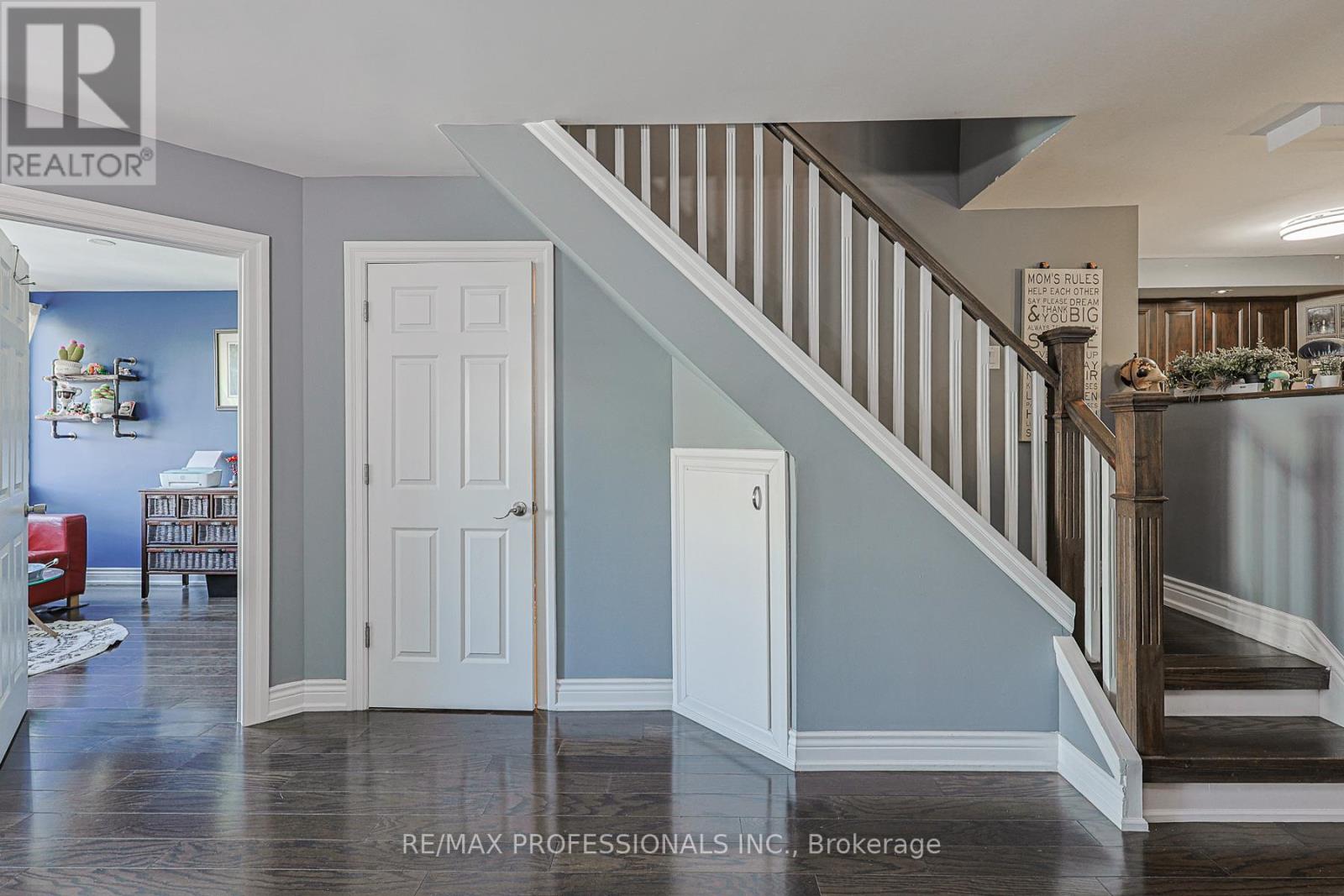 Row / Townhouse for Sale in 318 - 364 THE EAST MALL STREET|Toronto (Islington-City Centre West), Ontario M9B6C5