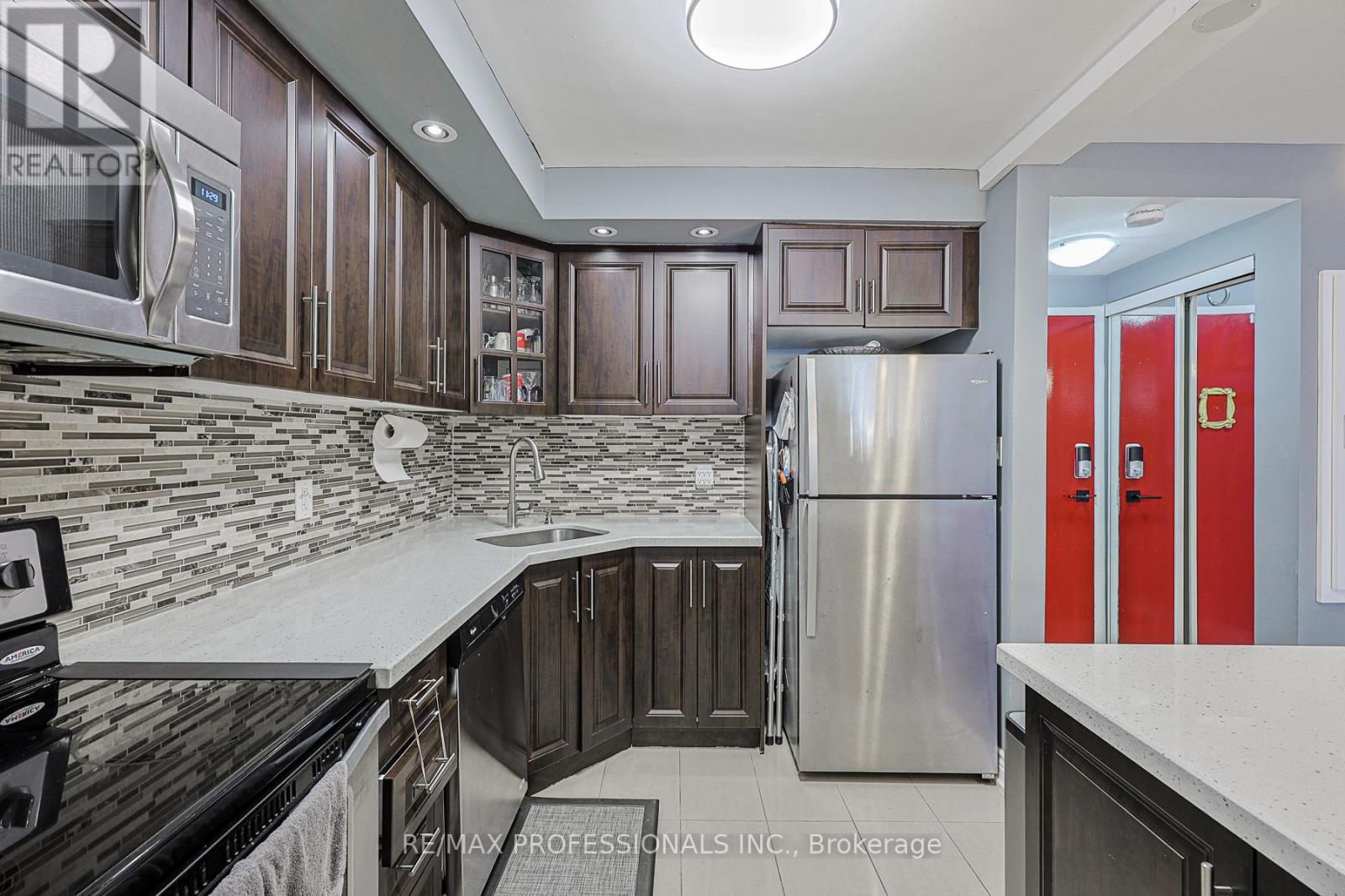 Row / Townhouse for Sale in 318 - 364 THE EAST MALL STREET|Toronto (Islington-City Centre West), Ontario M9B6C5 5