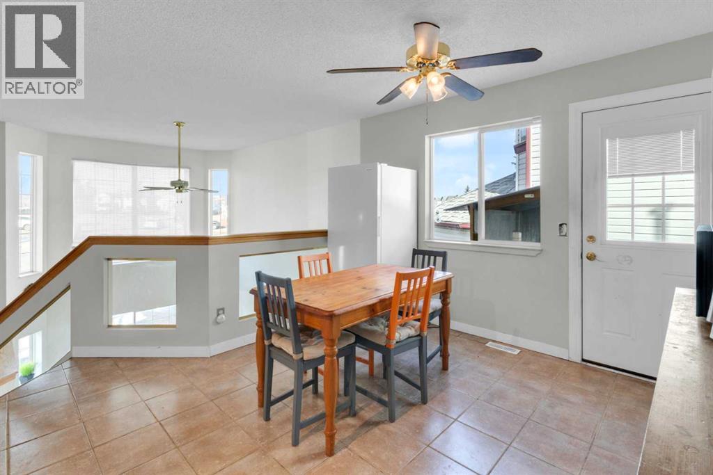 House for Sale in 8035 Laguna Way NE|Calgary, Alberta T1Y7A3 4