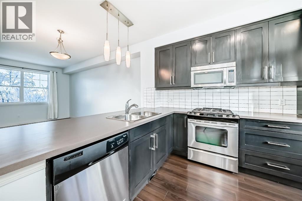 Row / Townhouse for Sale in 35 Nolan Hill Boulevard|Calgary, Alberta T3R0S5 5