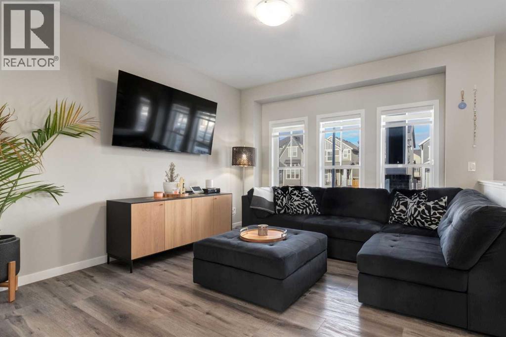 House for Sale in 577 Masters Road SE|Calgary, Alberta T3M2W3 5