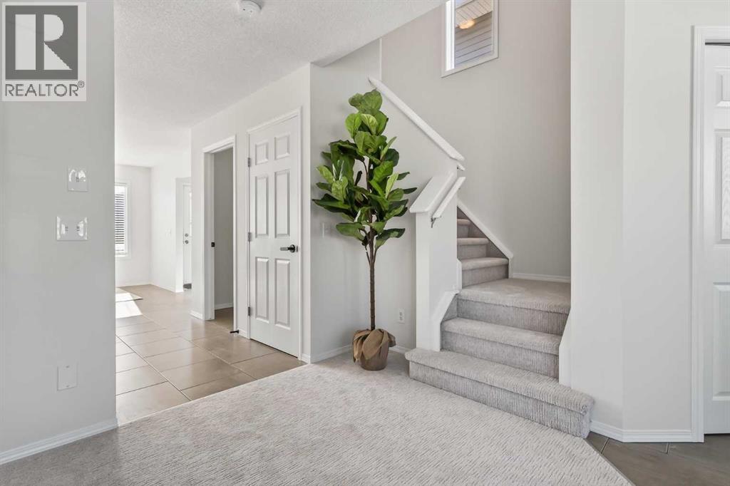 House for Sale in 641 Evermeadow Road SW|Calgary, Alberta T2Y4W8 4