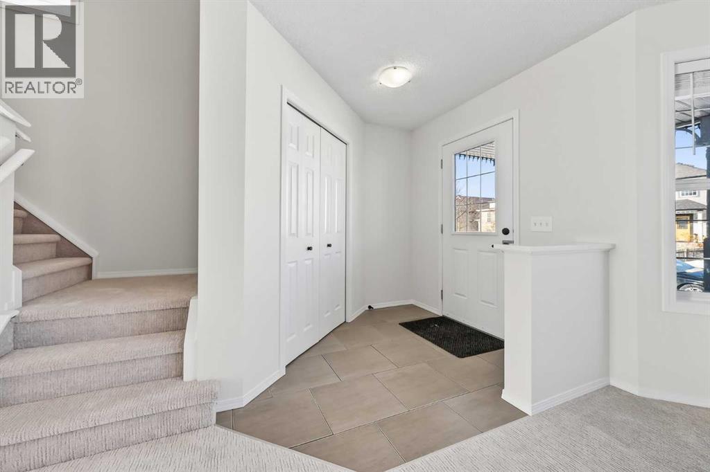 House for Sale in 641 Evermeadow Road SW|Calgary, Alberta T2Y4W8 3