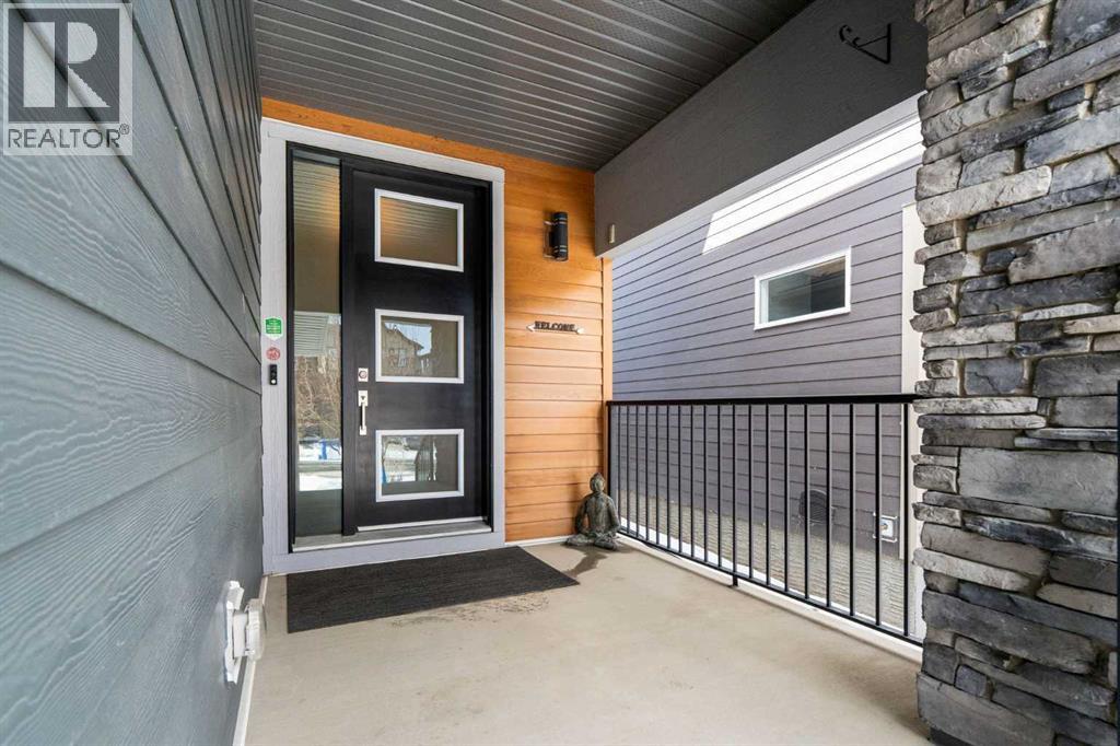 House for Sale in 17 Cranbrook Circle SE|Calgary, Alberta T3M2J5 3