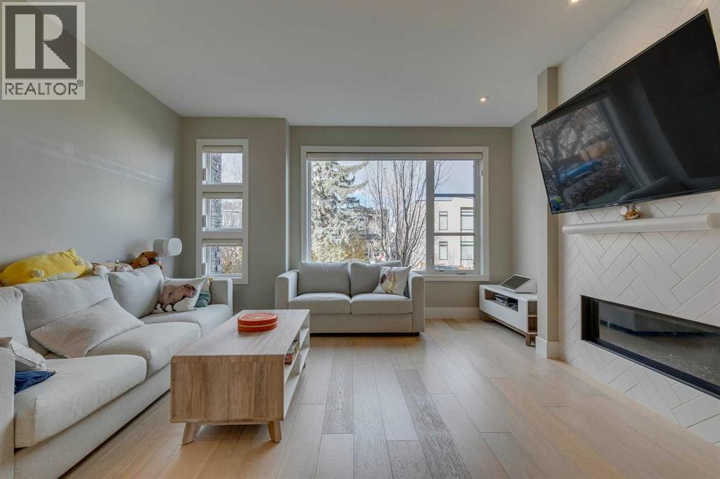 Duplex for Sale in 1605 29 Avenue SW|Calgary, Alberta T2T1M6 4