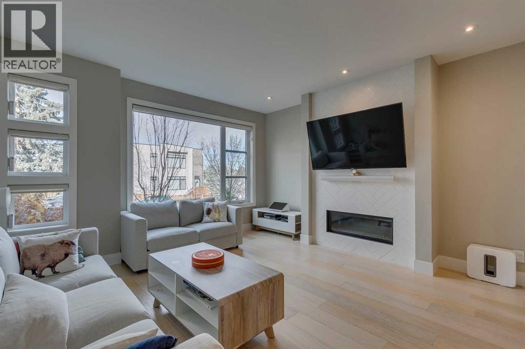 Duplex for Sale in 1605 29 Avenue SW|Calgary, Alberta T2T1M6 3