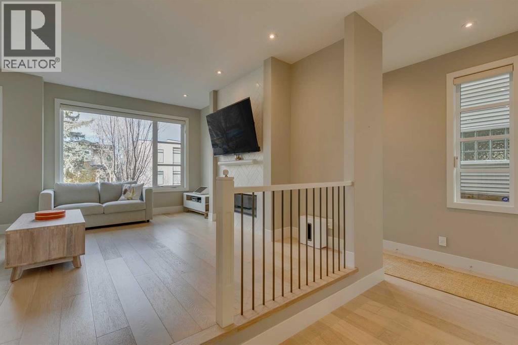 Duplex for Sale in 1605 29 Avenue SW|Calgary, Alberta T2T1M6 2