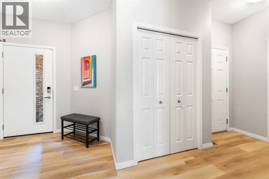 House for Sale in 13 Walcrest Way SE|Calgary, Alberta T2X4G4 4