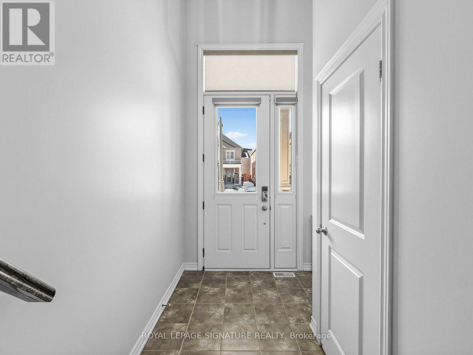 Row / Townhouse for Sale in 534 STREAM CRESCENT|Oakville (SH Sixteen Hollow), Ontario L6M1N7 4