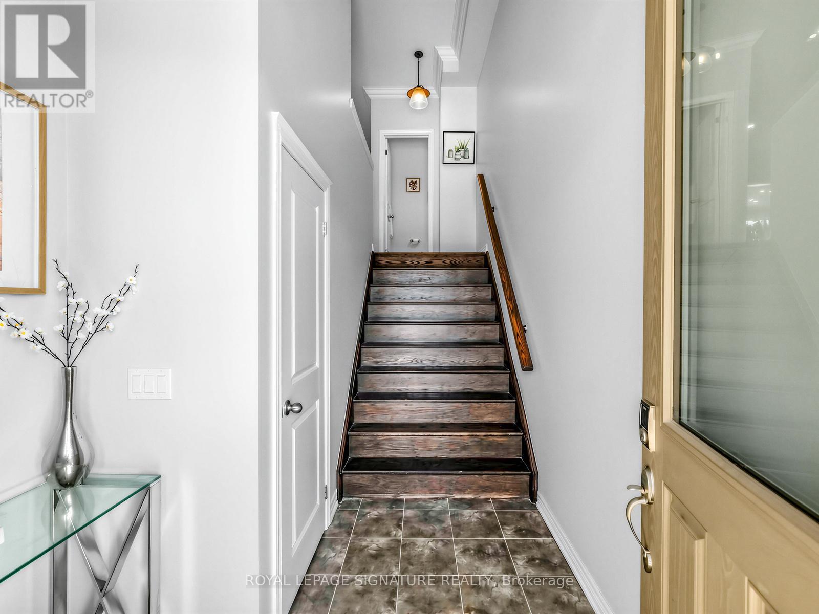 Row / Townhouse for Sale in 534 STREAM CRESCENT|Oakville (SH Sixteen Hollow), Ontario L6M1N7 3