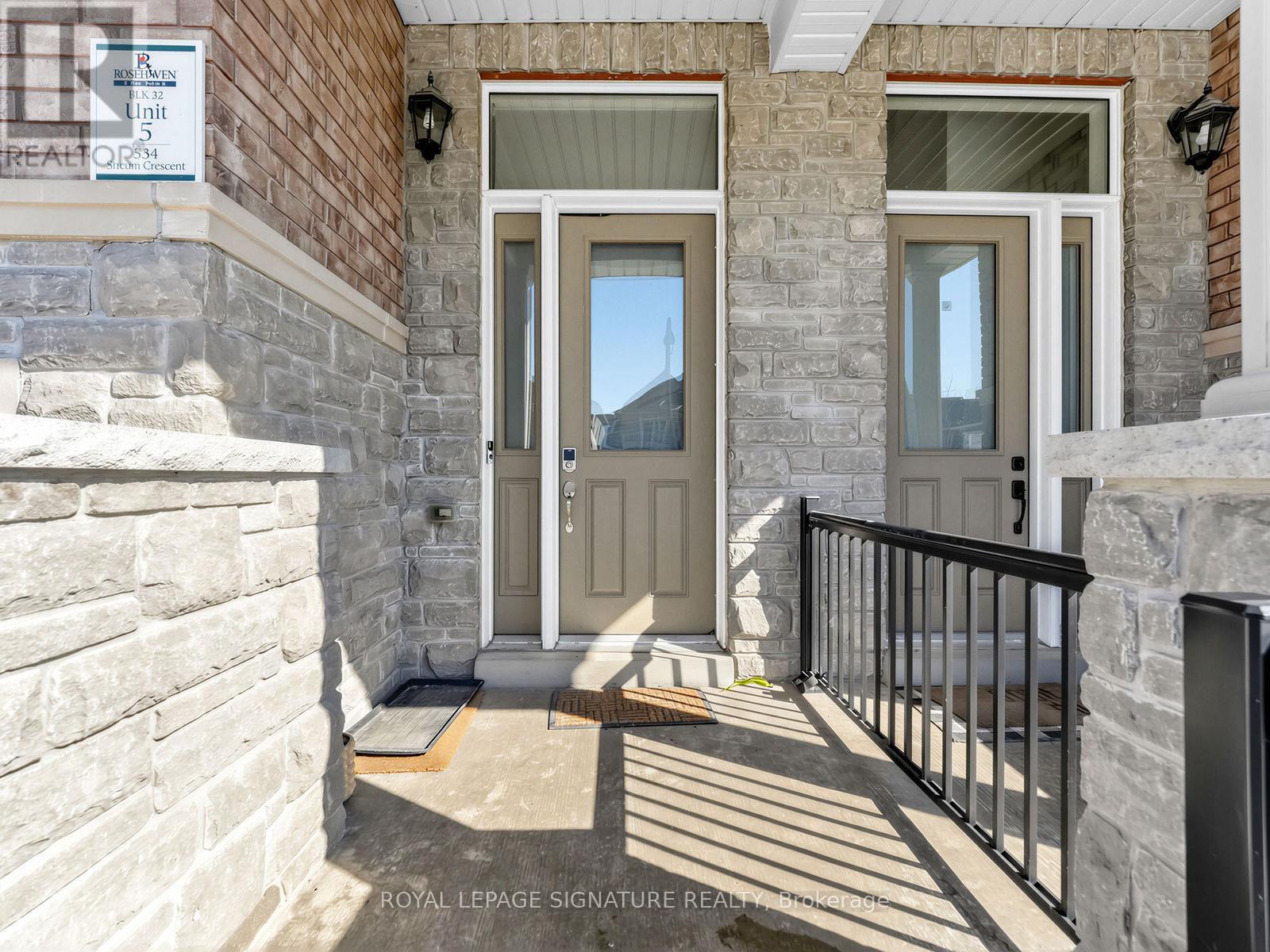 Row / Townhouse for Sale in 534 STREAM CRESCENT|Oakville (SH Sixteen Hollow), Ontario L6M1N7 2