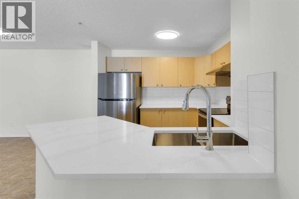 Apartment for Sale in 104, 16 Country Village Bay NE|Calgary, Alberta T3K5Y9 5