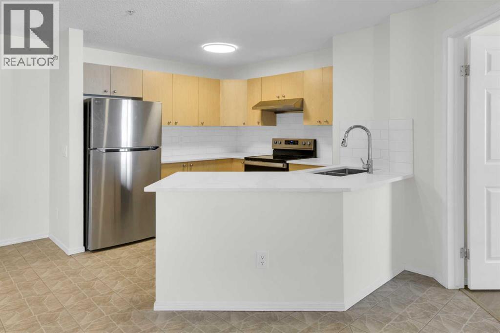 Apartment for Sale in 104, 16 Country Village Bay NE|Calgary, Alberta T3K5Y9 2