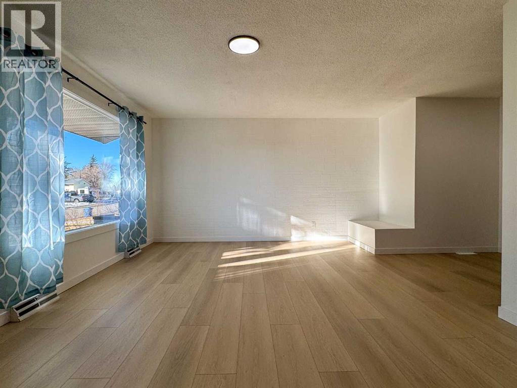 House for Sale in 2212 72 Avenue SE|Calgary, Alberta T2C0G4 5