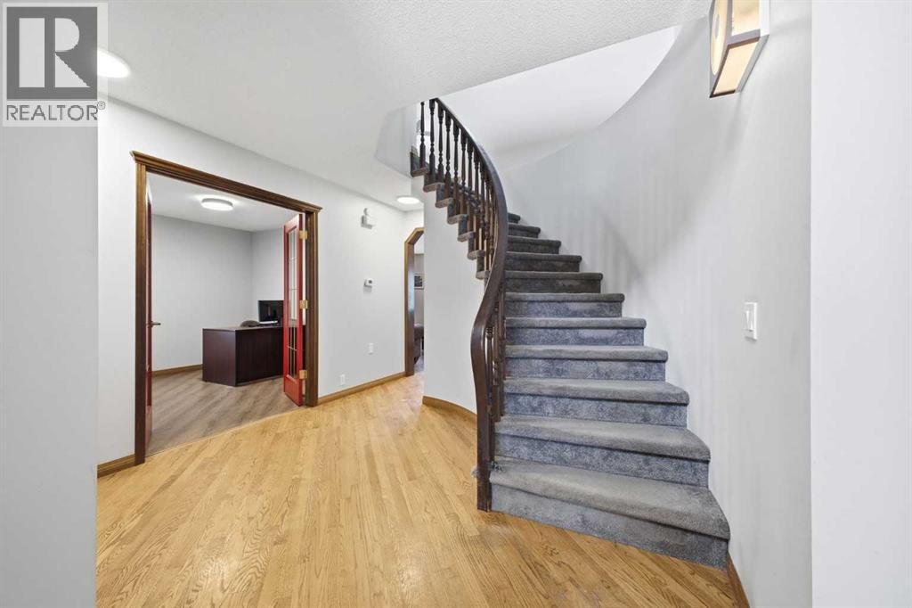 House for Sale in 46 Sunset Way SE|Calgary, Alberta T2X3H6 5