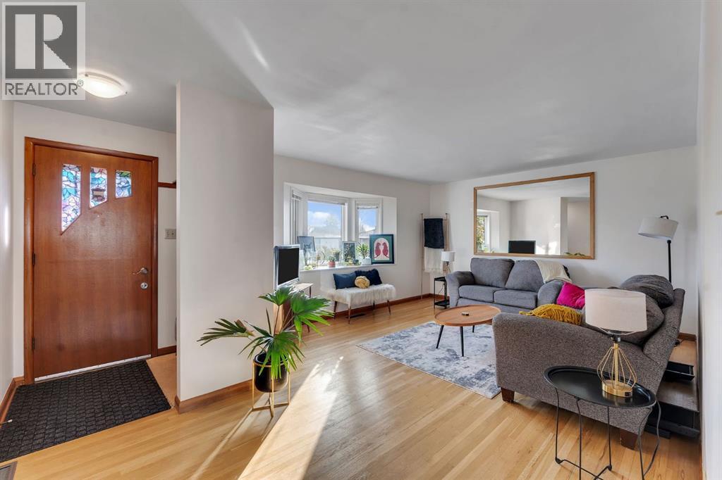 House for Sale in 49 Kentish Drive SW|Calgary, Alberta T2V2L4 3