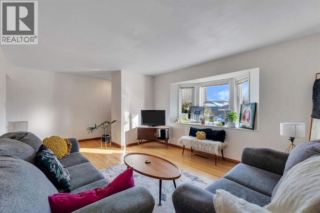 House for Sale in 49 Kentish Drive SW|Calgary, Alberta T2V2L4 5