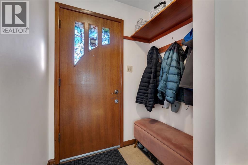 House for Sale in 49 Kentish Drive SW|Calgary, Alberta T2V2L4 2