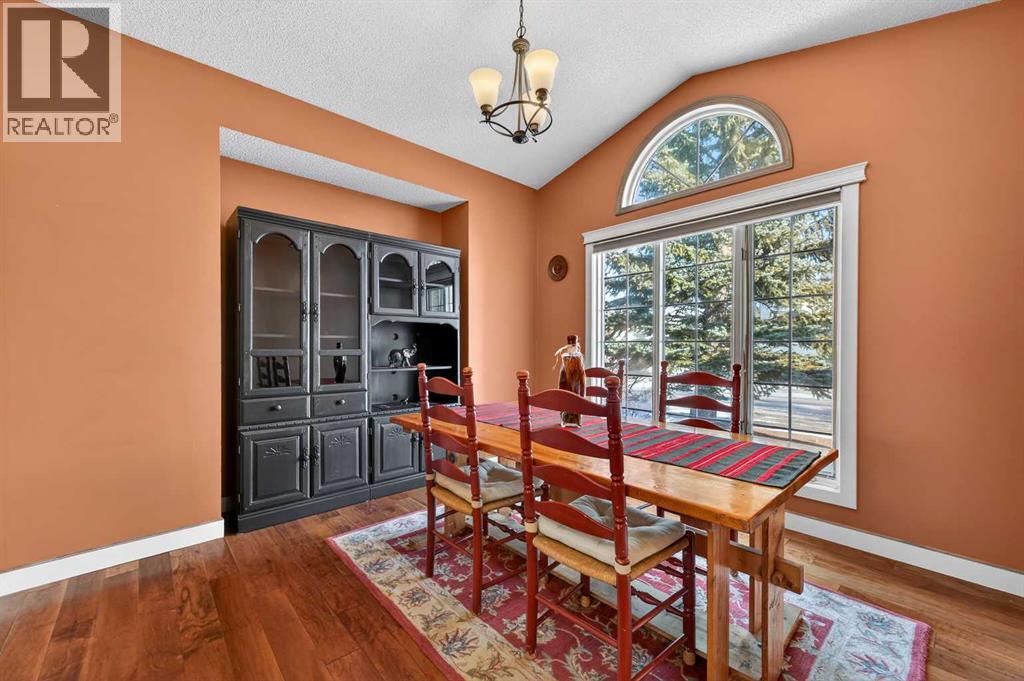 House for Sale in 118 Douglas Woods Hill SE|Calgary, Alberta T2Z2G6 3