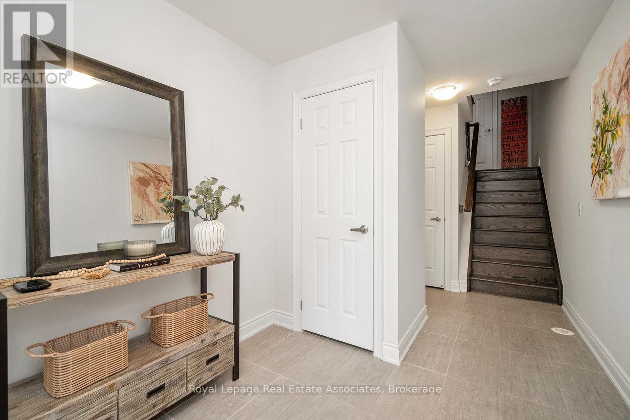 Row / Townhouse for Sale in 3076 CASCADE COMMON|Oakville (JM Joshua Meadows), Ontario L6H0R7 4