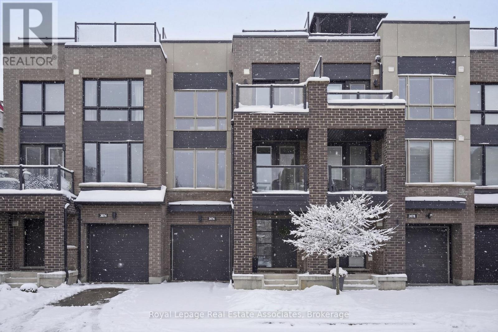 Row / Townhouse for Sale in 3076 CASCADE COMMON|Oakville (JM Joshua Meadows), Ontario L6H0R7 2