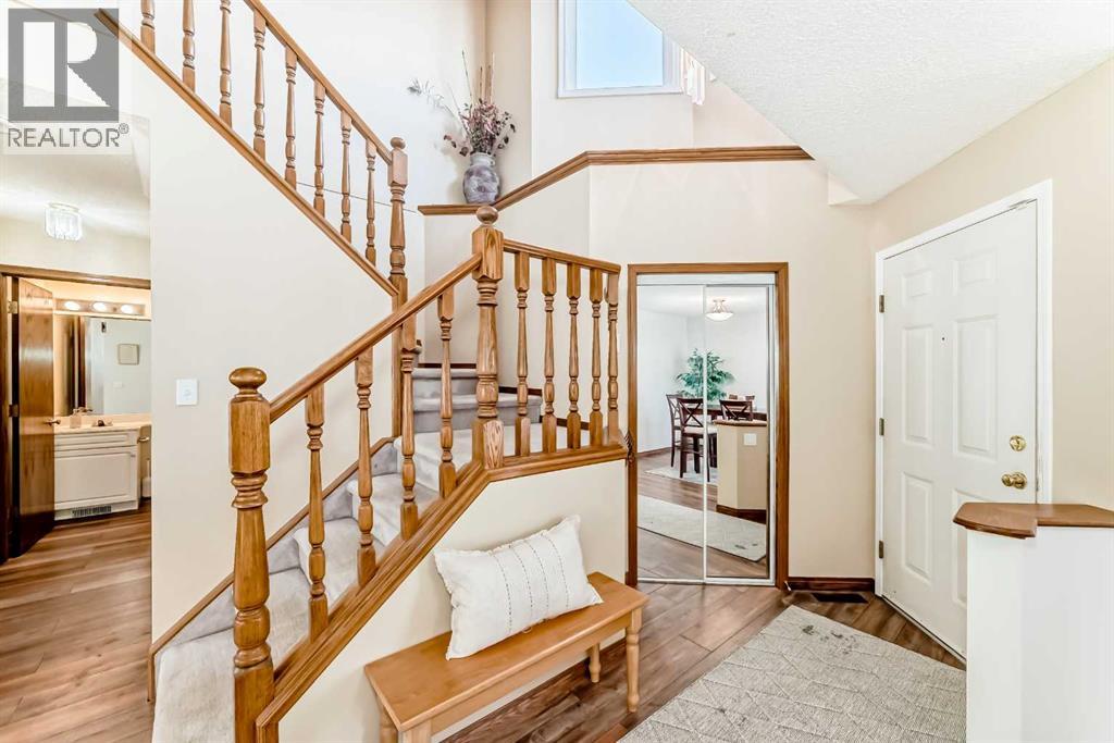 House for Sale in 205 Patterson Hill SW|Calgary, Alberta T3H3J2 4