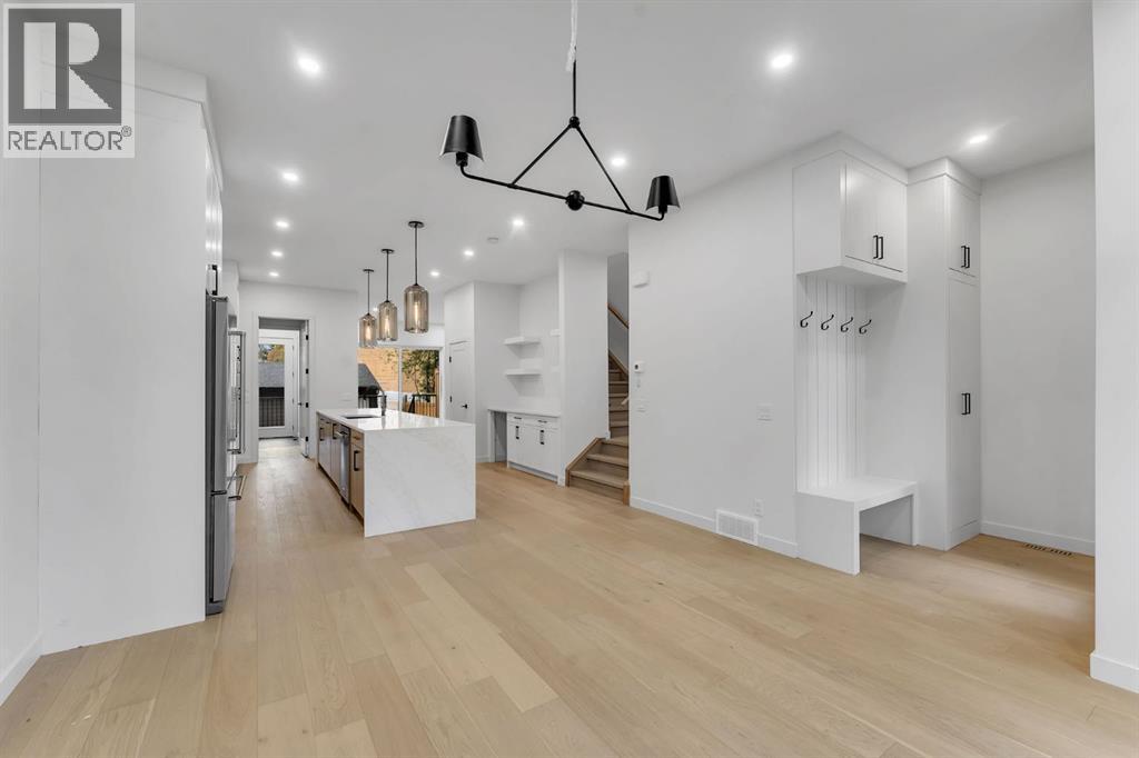 Duplex for Sale in 506 28 Avenue NW|Calgary, Alberta T2M2K8 5