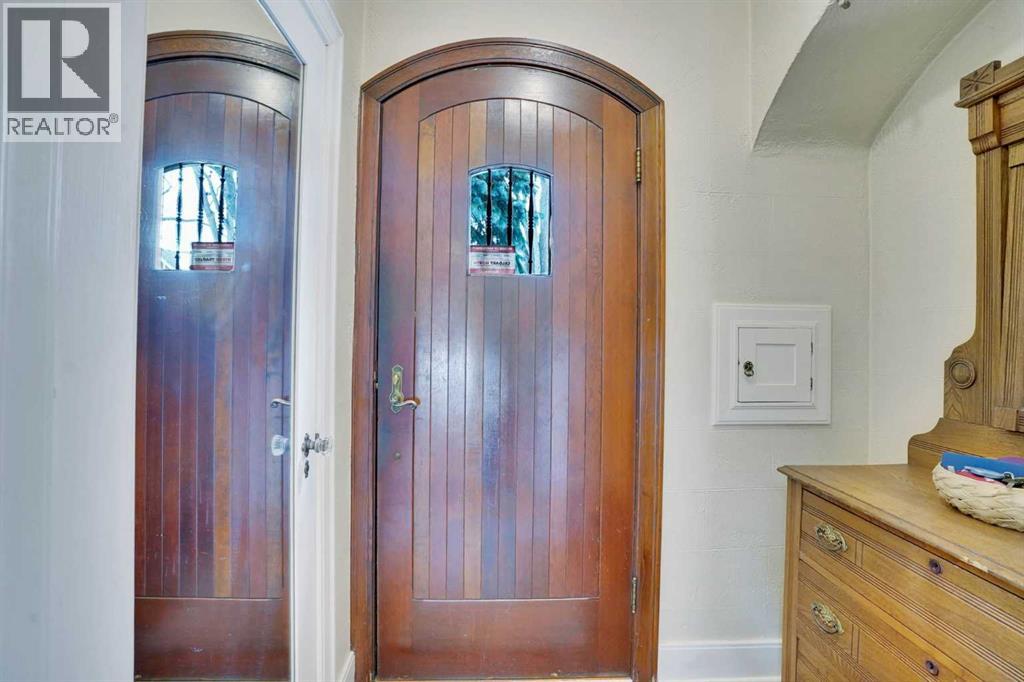 House for Sale in 408 11 Avenue NW|Calgary, Alberta T2M0B9 4