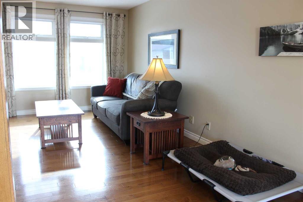 House for Sale in 36 Whitnel Place NE|Calgary, Alberta T1Y4J4 3