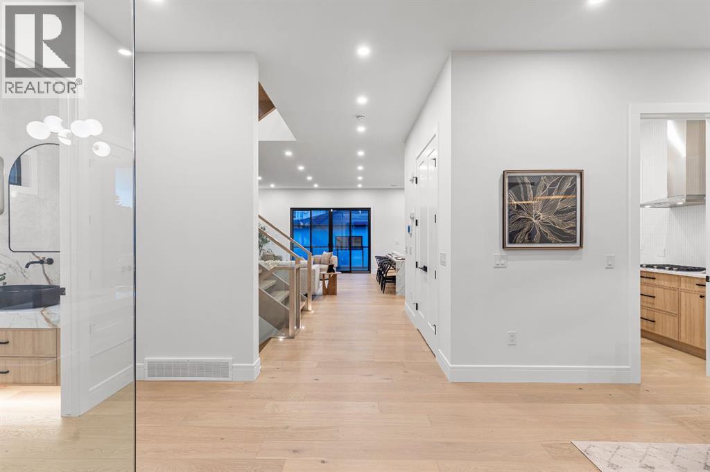 House for Sale in 430 21 Avenue NE|Calgary, Alberta T2E1S6 3