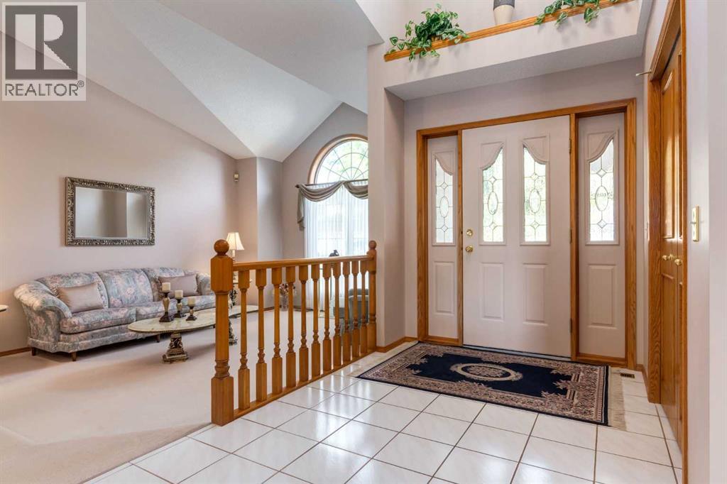 House for Sale in 180 Edgevalley Circle NW|Calgary, Alberta T3A4Z8 2