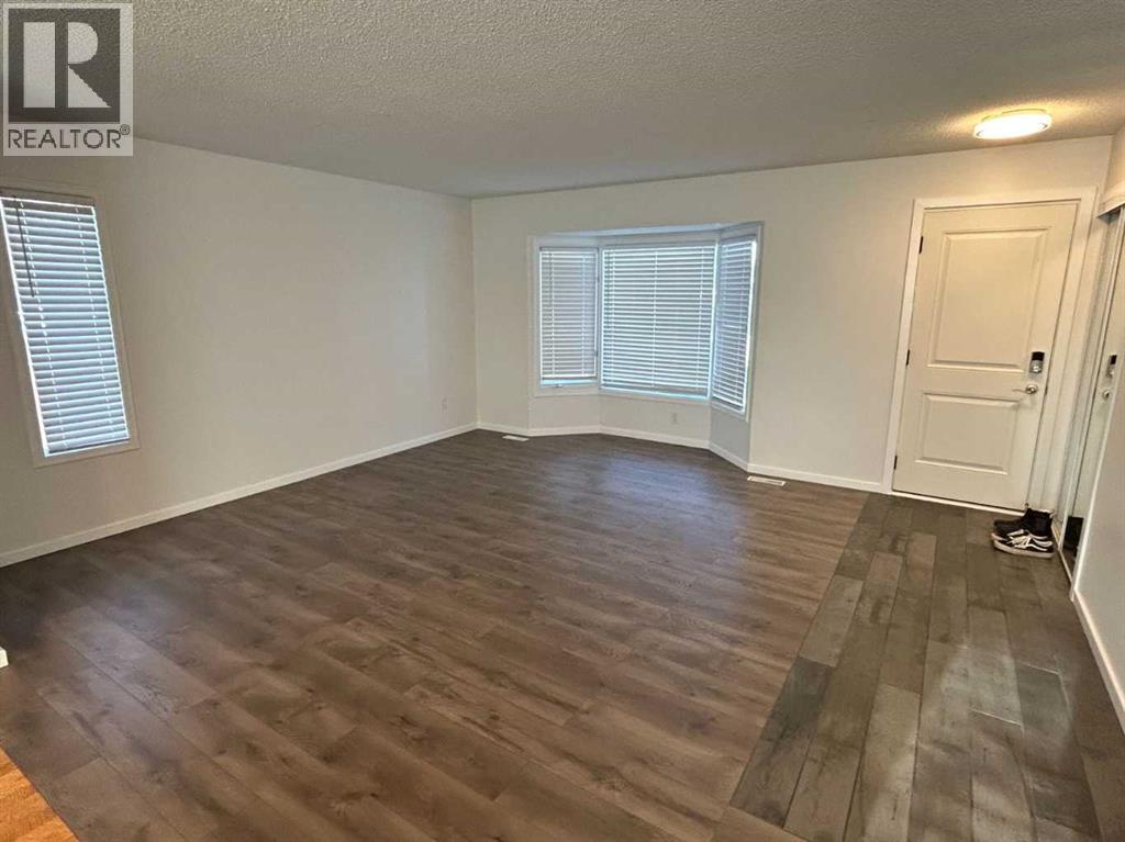 House for Sale in 2103 Milne Drive NE|Calgary, Alberta T2E6B7 4