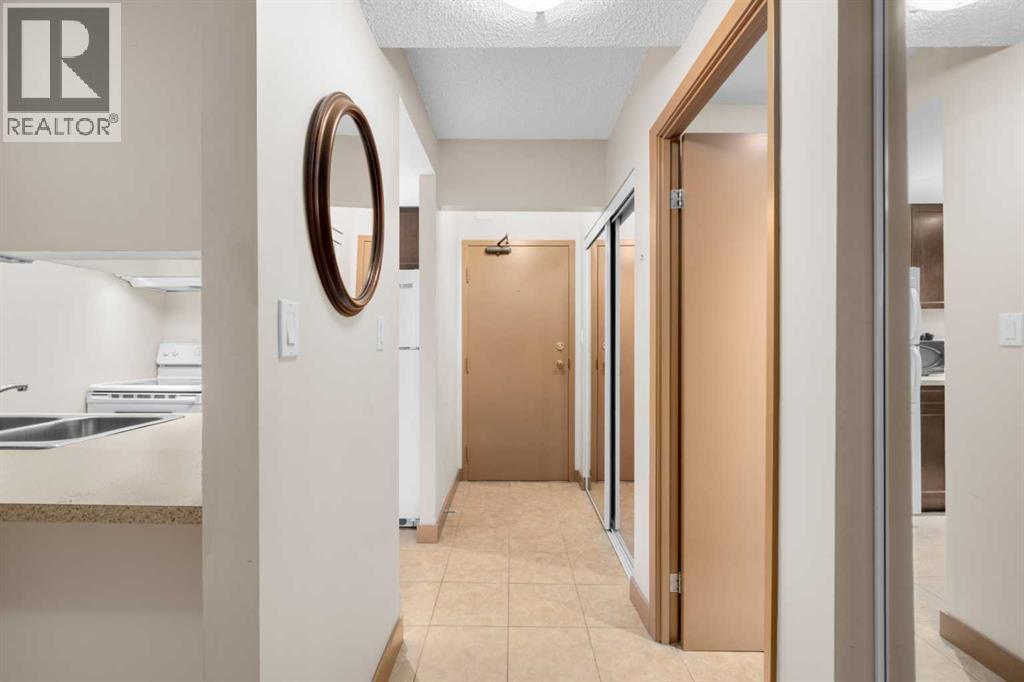 Apartment for Sale in 160, 310 8 Street SW|Calgary, Alberta T2P3P3 2