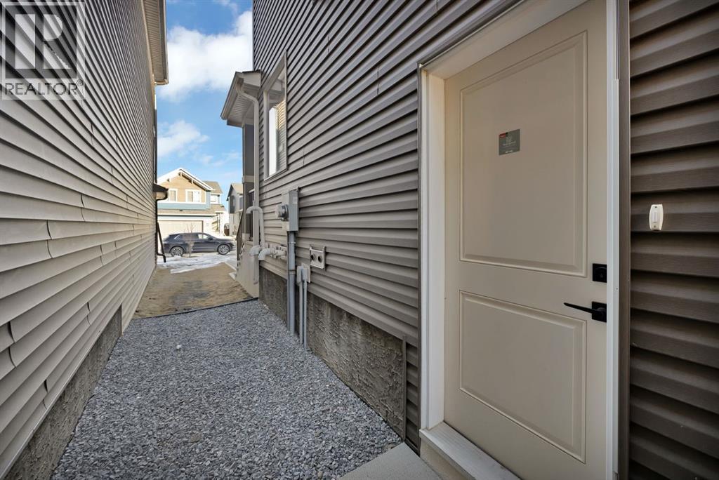 House for Sale in 127 Calhoun Crescent NE|Calgary, Alberta T3P1X9 4