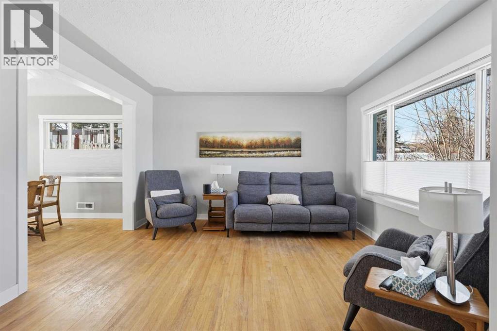 House for Sale in 1 Thorncliffe Crescent NW|Calgary, Alberta T2K3A9 5