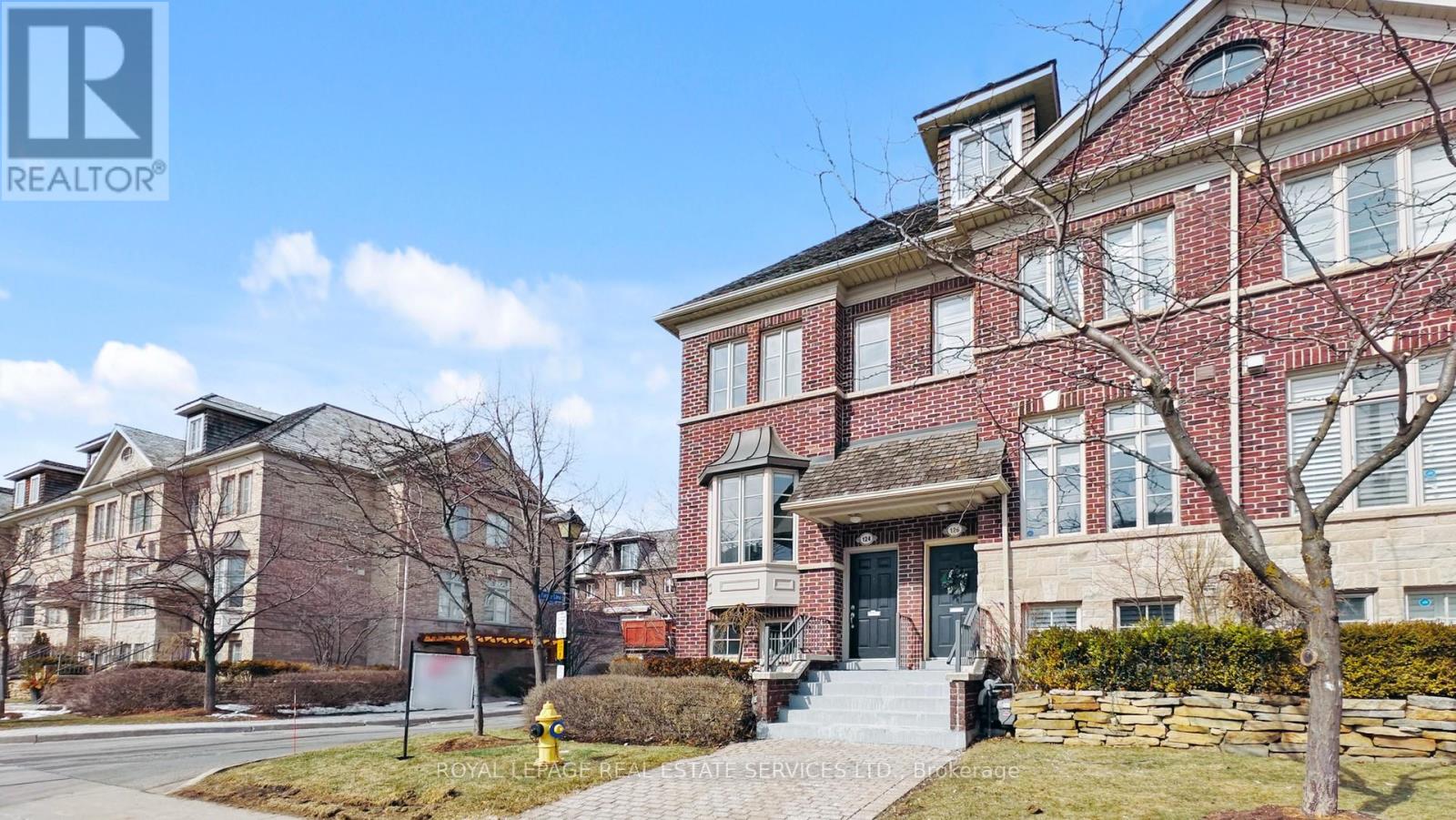 Row / Townhouse for Sale in 124 SIX POINT ROAD|Toronto (Islington-City Centre West), Ontario M8Z0A1 2