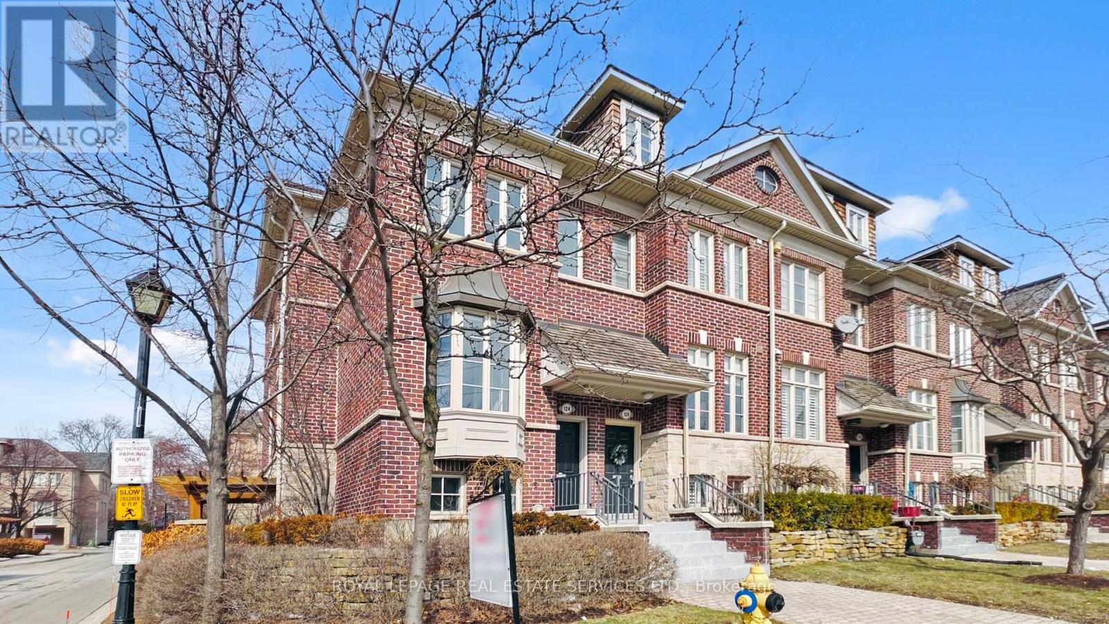 Row / Townhouse for Sale in 124 SIX POINT ROAD|Toronto (Islington-City Centre West), Ontario M8Z0A1 3