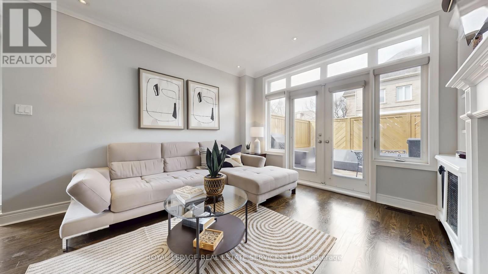 Row / Townhouse for Sale in 124 SIX POINT ROAD|Toronto (Islington-City Centre West), Ontario M8Z0A1 4