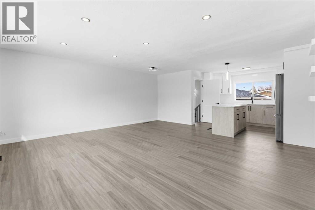 House for Sale in 1412 19 Street NE|Calgary, Alberta T2E4Y2 5