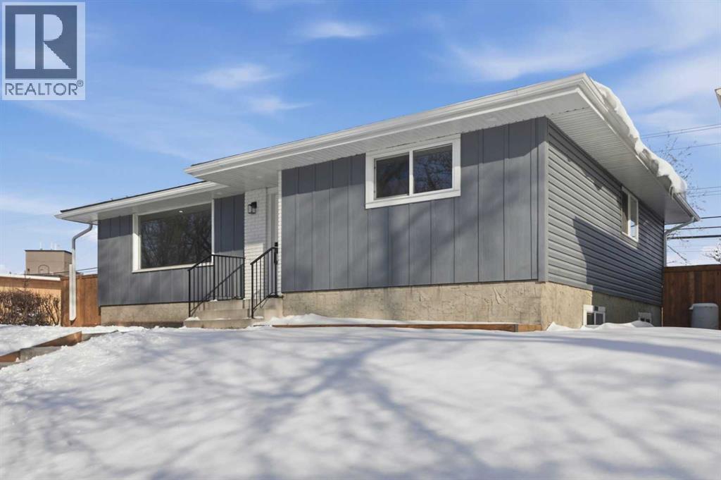 House for Sale in 1412 19 Street NE|Calgary, Alberta T2E4Y2 2