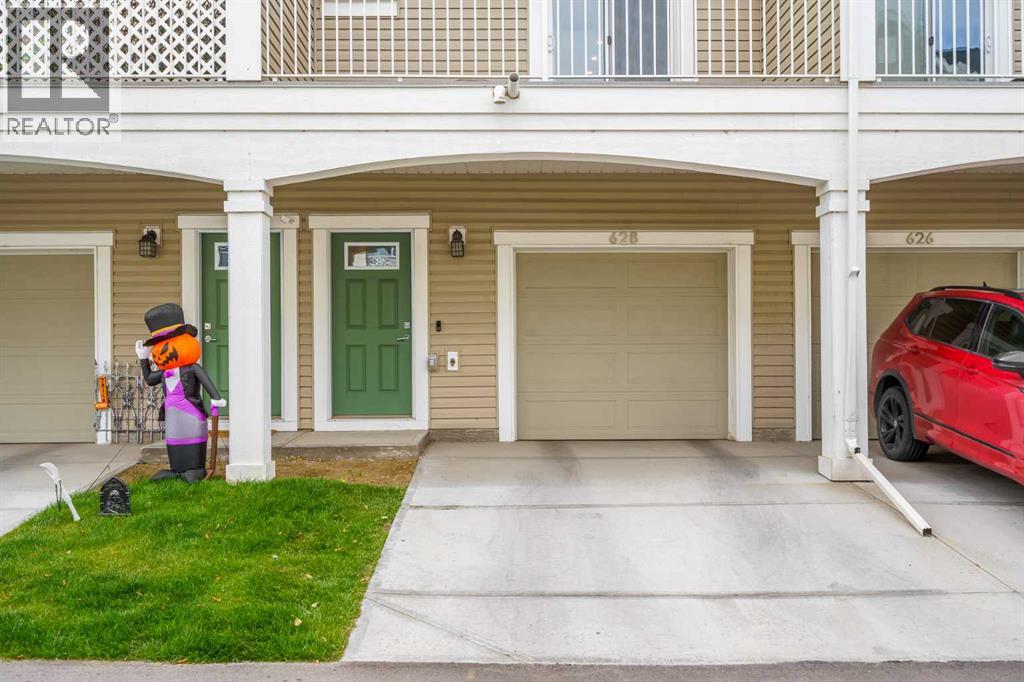 Row / Townhouse for Sale in 628 Copperstone Manor SE|Calgary, Alberta T2Z5G4 2