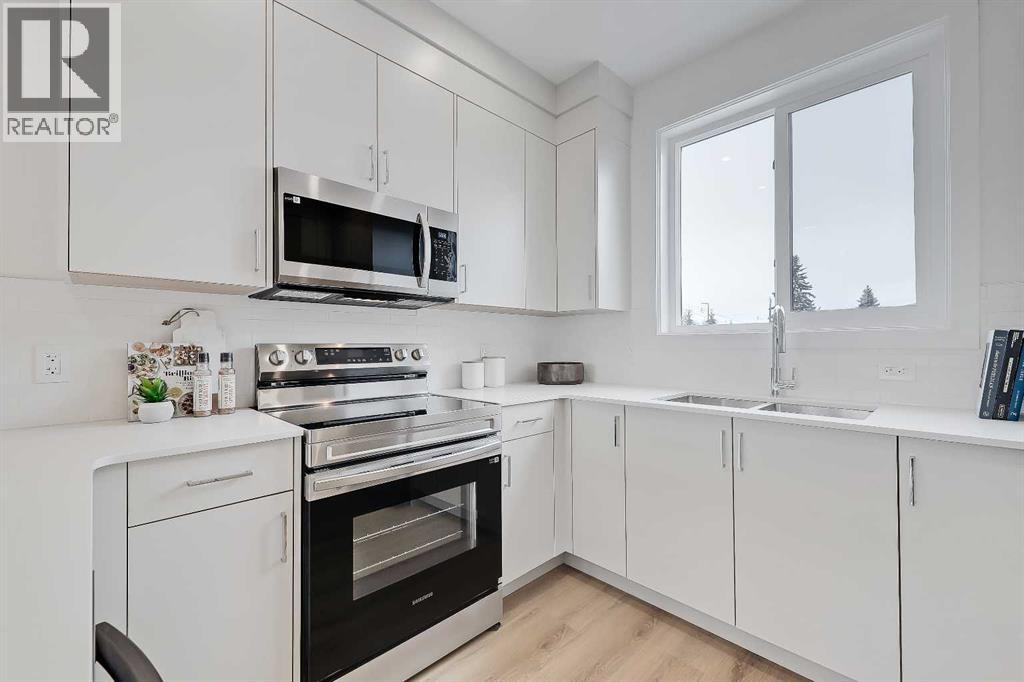 Row / Townhouse for Sale in 109, 3550 45 Street SW|Calgary, Alberta T3E3V2 5