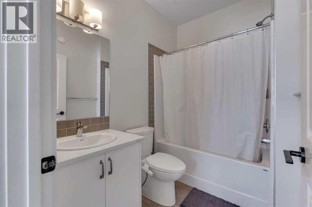 House for Sale in 260 Cornerbrook Drive NE|Calgary, Alberta T3N2J2 5