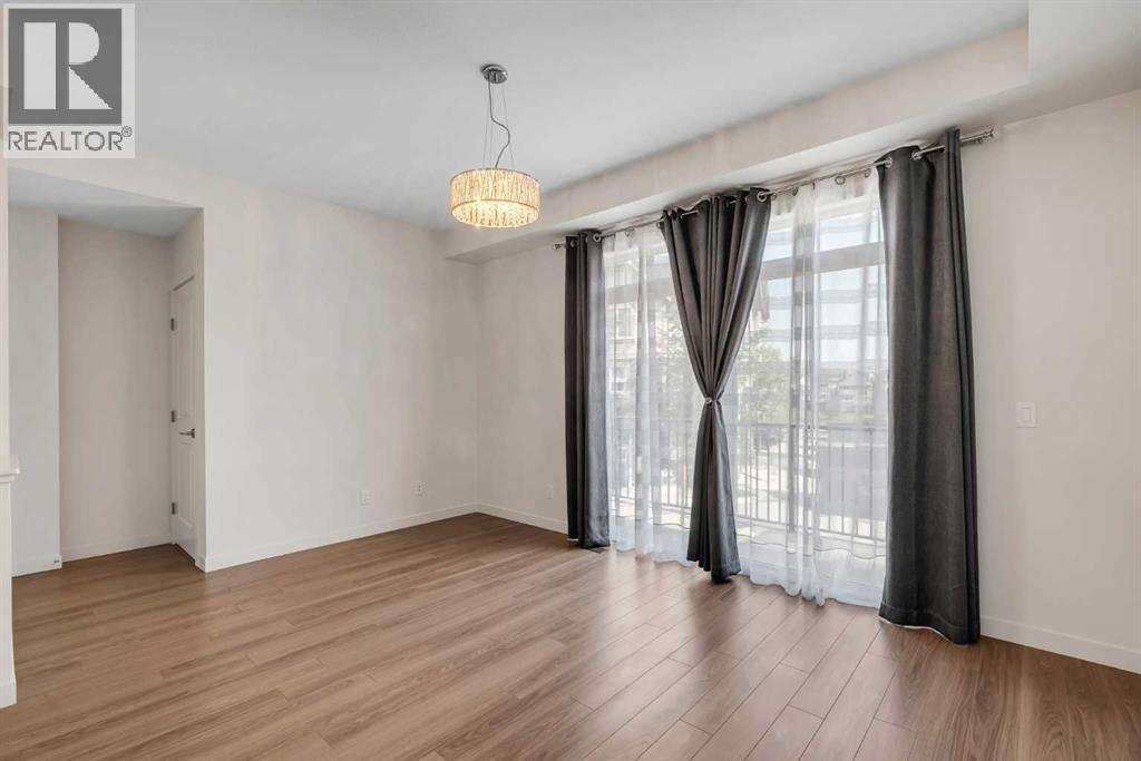 Row / Townhouse for Sale in 958 Sherwood Boulevard NW|Calgary, Alberta T3R0V3 5