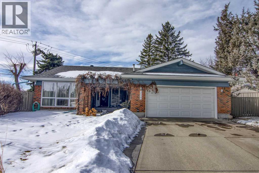 House for Sale in 219 Lake Wood Place SE|Calgary, Alberta T2J4T8