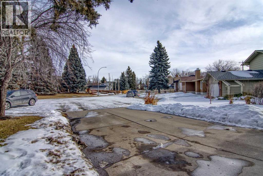 House for Sale in 219 Lake Wood Place SE|Calgary, Alberta T2J4T8 5