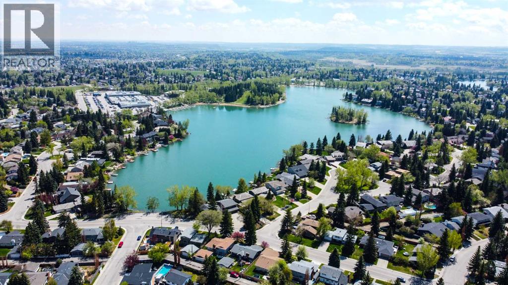 House for Sale in 219 Lake Wood Place SE|Calgary, Alberta T2J4T8 3