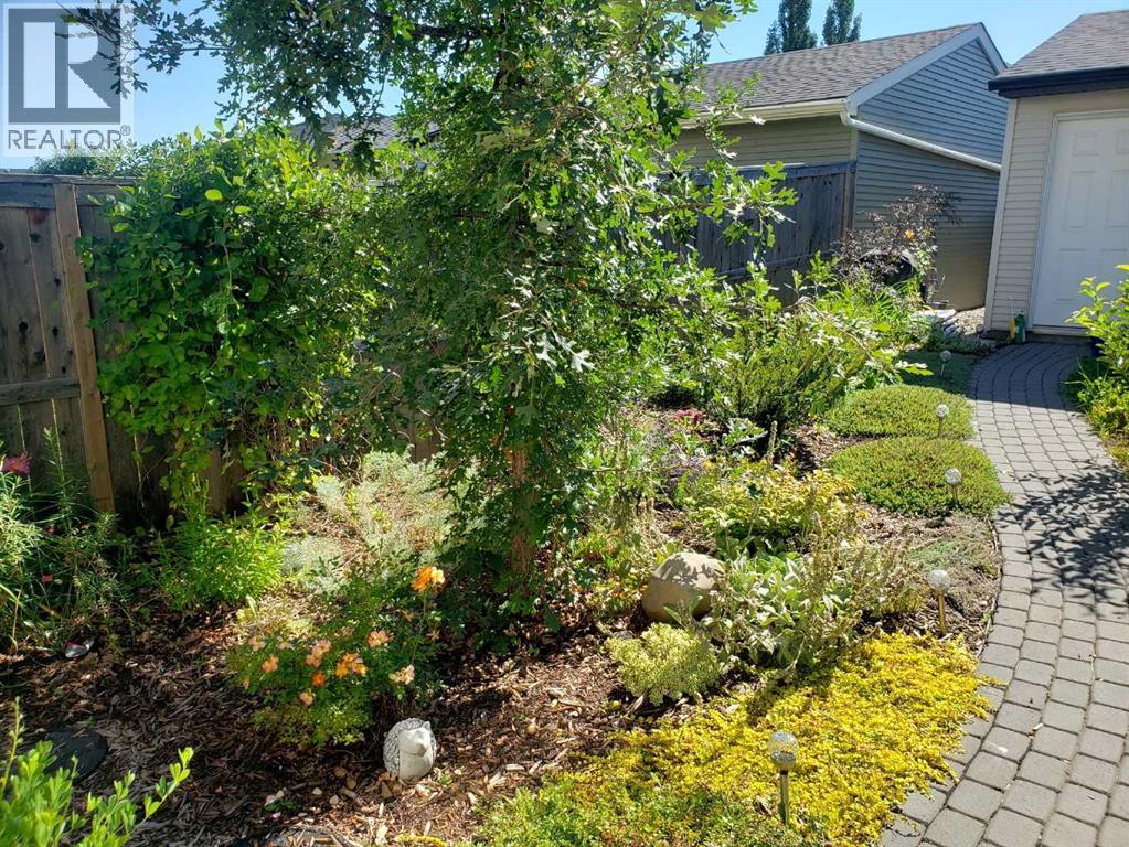 House for Sale in 165 Cranford Drive SE|Calgary, Alberta T3M0W8 2